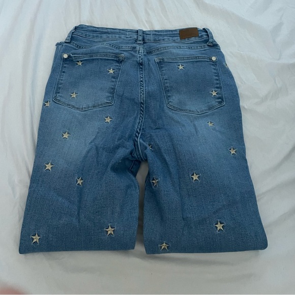 Judy Blue star embroidered jeans - Picture 2 of 4